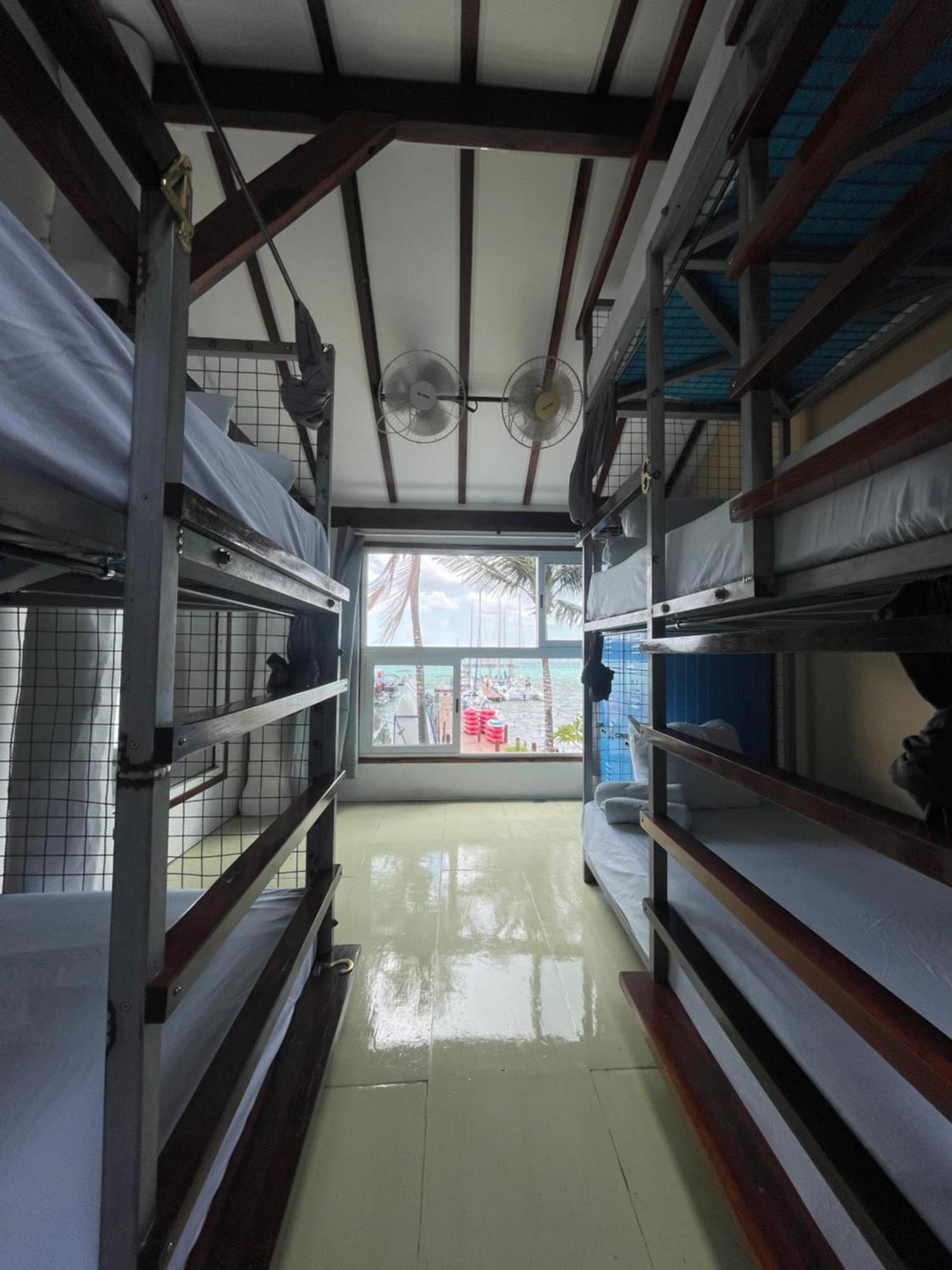 Bed in een Gemengde Slaapzaal met 6 Bedden